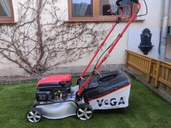 Benzínová sekačka VeGA 424 SDX s pojezdem - velmi dobrý stav