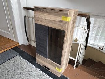 Skleněná vitrína s LED světly