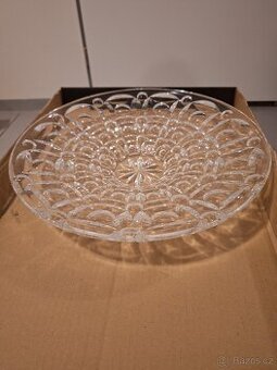 Krásná skleněná mísa a menší miska