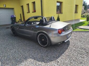 BMW Z4 E85 manuál