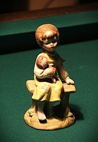 SOŠKA, VÝŠKA 13CM PORCELÁN