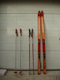 Retro lyže, zn. AR TIS 350 FG, 2 x hůlky, 10 x foto