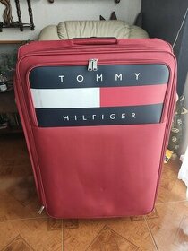 Velký červený cestovní kufr Tommy Hilfiger  z USA