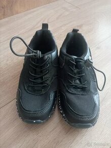 Černé boty Reserved, věk. 31