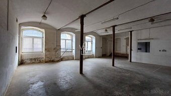Pronájem skladovacích a výrobních prostor Heřmanice -125 m2,