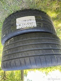 235/35r19  4 ks