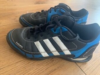 Dětské turfy, Adidas, vel. 33.