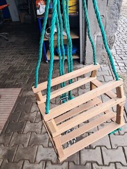 Dětská dřevěná houpačka