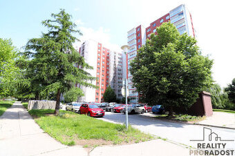 Pronájem bytu 4+1 (86 m²) – 12. patro s výhledem a po rekons