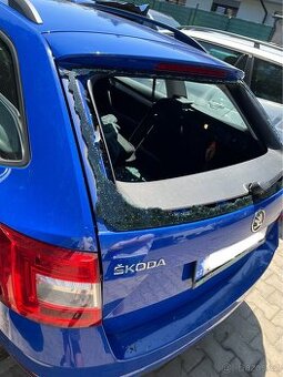 Kufrove dveře Octavia 3 kód barvy K4K4 modrá energy
