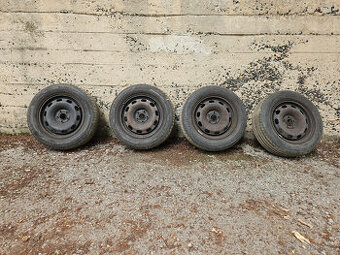4x plechové disky 15″ s pneu + poklice – Škoda / VW / Seat