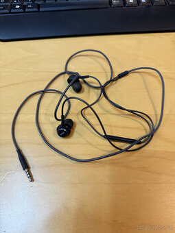 Sluchátka Samsung AKG špuntová - zánovní, 3.5mm jack