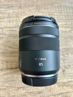 Canon RF 85 mm f/2 Macro IS STM