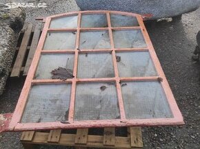 Staré železné okno, 1 ks- 142x94cm, fabrické okno