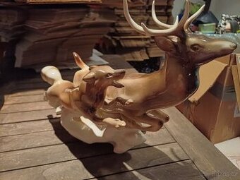 Keramická soška Royal Dux jelen se psem - 1