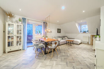 Prodej prostorného bytu 4KK, 98m2 , Pražská silnice - Karlov