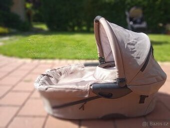 Sportivni kocarek muts ev