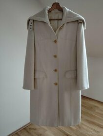 Dámský kabát barvy šampaň/slonová kost vel.38-40