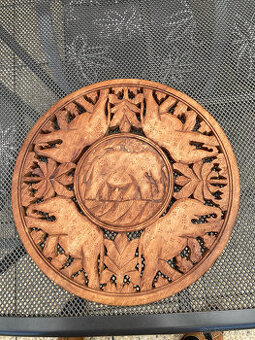 Podložky, tác dřevěný, vyřezávaný sloni 500 kč