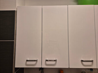 Kvalitní nástěnná skříňka (nová)