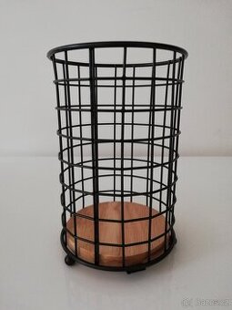 Kovový držák na kuchyňské náčiní