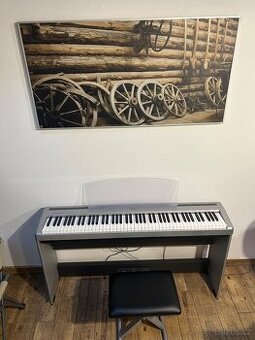 Yamaha P-95 stage piano + dreveny stojan a zidle