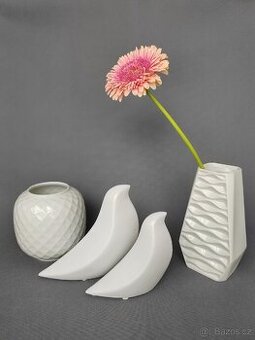 Elegantní dekorační předměty z bílého porcelánu