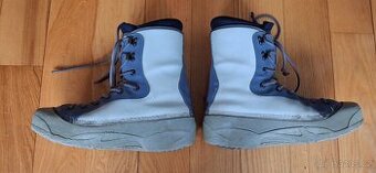 Snowboardové boty 42
