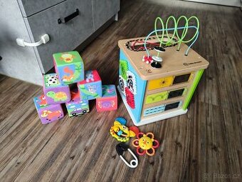 Dřevěná interaktivní kostka + pěnové kostky