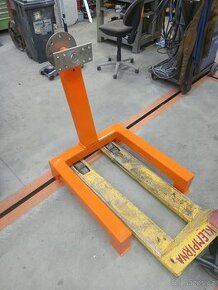 Montazni stojan na motor