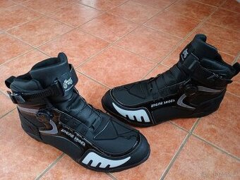 Boty na motorku vel.-46.Nové