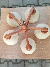 Dřevěný pětiramenný lustr