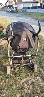 Lehký, skladný sporťák