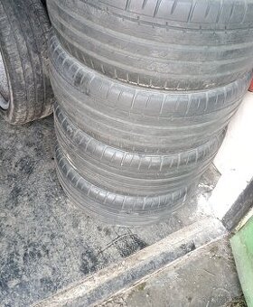 Letní pneu 225 45 17 Tomket určitě na sezónu cena za 4kusy