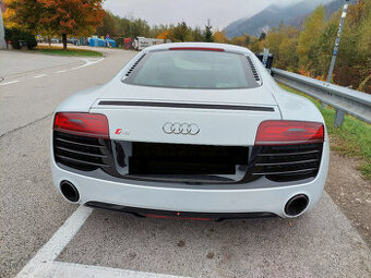 Audi R8 5.2 V10 facelift manuál