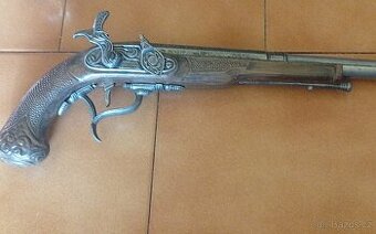 Dekorační replika historické pistole
