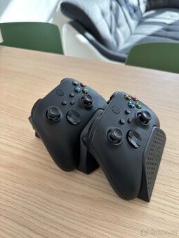 Xbox ovladače + dokovací stanice