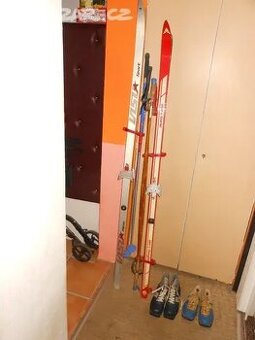 PÁNSKÉ A DÁMSKÉ LYŽE(BĚŽKY),BOTY,VÁZÁNÍ,HŮLKY-VELMI SPĚCHÁ