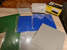 Velké "Lego" pláty / podložky + krabičky na panáčky nové
