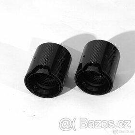 Koncovky výfuků single pro BMW s emblémem - CARBON