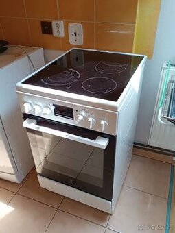 Sklokeramický sporák Electrolux LKR564200W