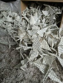 626 knižních origami jeřábů