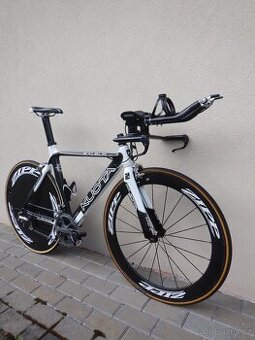 bicykel KUOTA, triatlonový speciál, komplet karbon, 8,2 kg