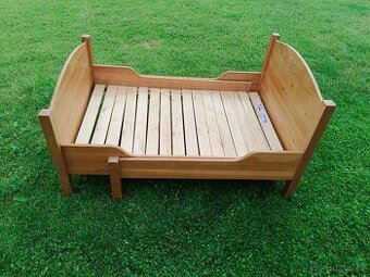 Prodám postel s masivu co s vámi roste .