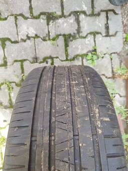 Pneu 245/40 zr20