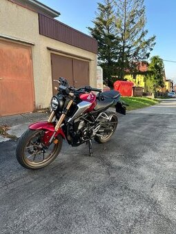 Honda cb125r nájezd pouze 4800km