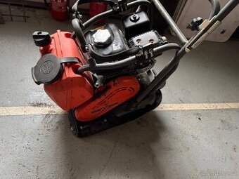 vibrační deska Husqvarna LF100LAT