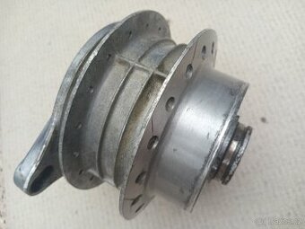 Honda CB 50 - náboj zadního kola.