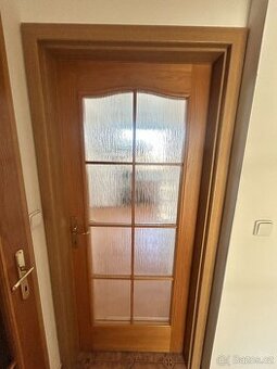 Dveře z masivu 7x + zárubně za odvoz