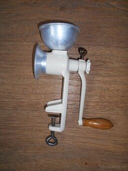 Starý mlýnek na mák.